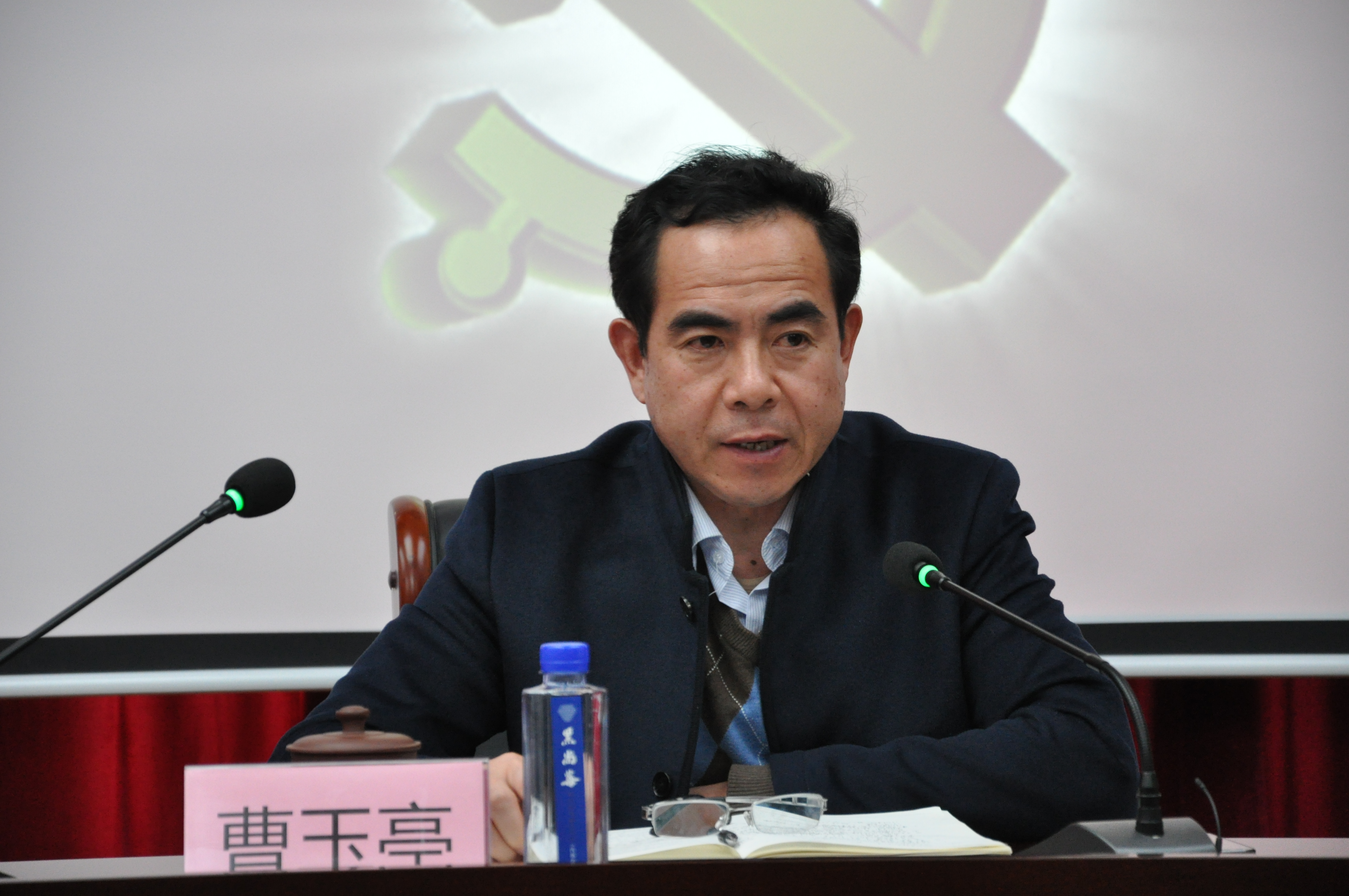 黨員要成為企業(yè)發(fā)展的“排頭兵、紅旗手”