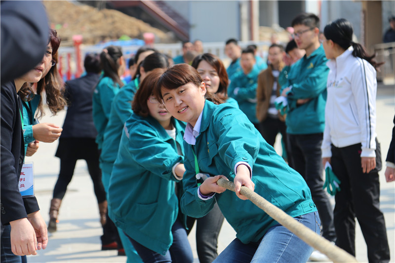 拔河比賽順利結(jié)束，凸顯團(tuán)結(jié)拼搏精神